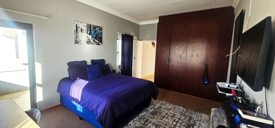 To Let 4 Bedroom Property for Rent in Safari Gardens North West
